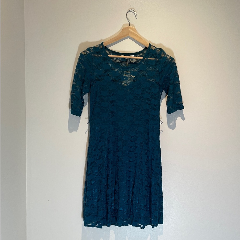 Elegant Teal Lace Dress With Sweetheart Neckline